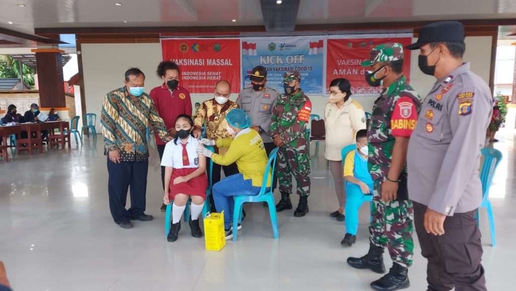 Polsek Long Bagun Laksanakan Pengamanan Kick Off Kegiatan Vaksinasi Covid-19 Kategori Usia 6-11 Tahun 1 10