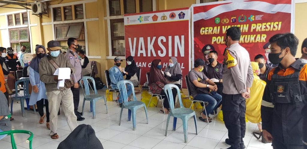 Percepat Kekebalan Komunal, Jajaran Polres Kukar Kembali Gelar Gerai Vaksinasi Covid-19 10 12