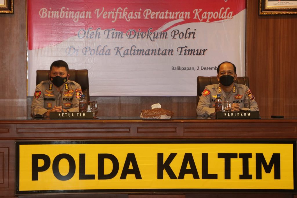 Tim Divisi Hukum Polri Gelar Bimbingan Verifikasi Peraturan Kapolda di Polda Kaltim 11
