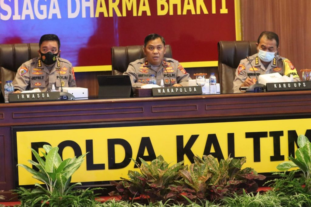Dipimpin Wakapolri, Wakapolda Kaltim Ikuti Anev Pelaksanan Vaksinasi Secara Virtual 11 3