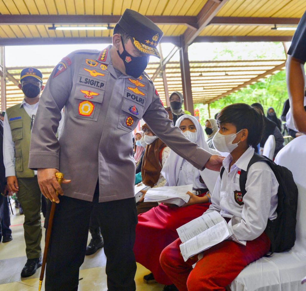 Gelar Vaksinasi se-Indonesia, Kapolri Minta Wilayah Berpacu Kejar Target 70 Persen 14 5