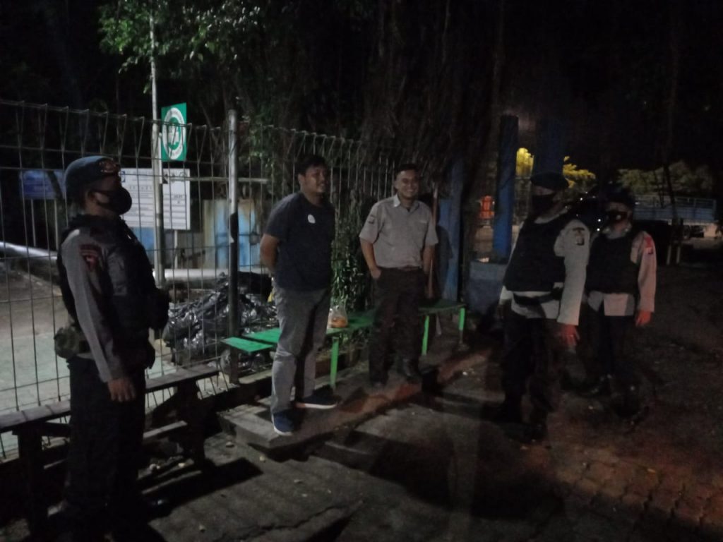 Gencarkan Patroli Malam, Brimob Kaltim Beri Himbauan Protokol Kesehatan 4