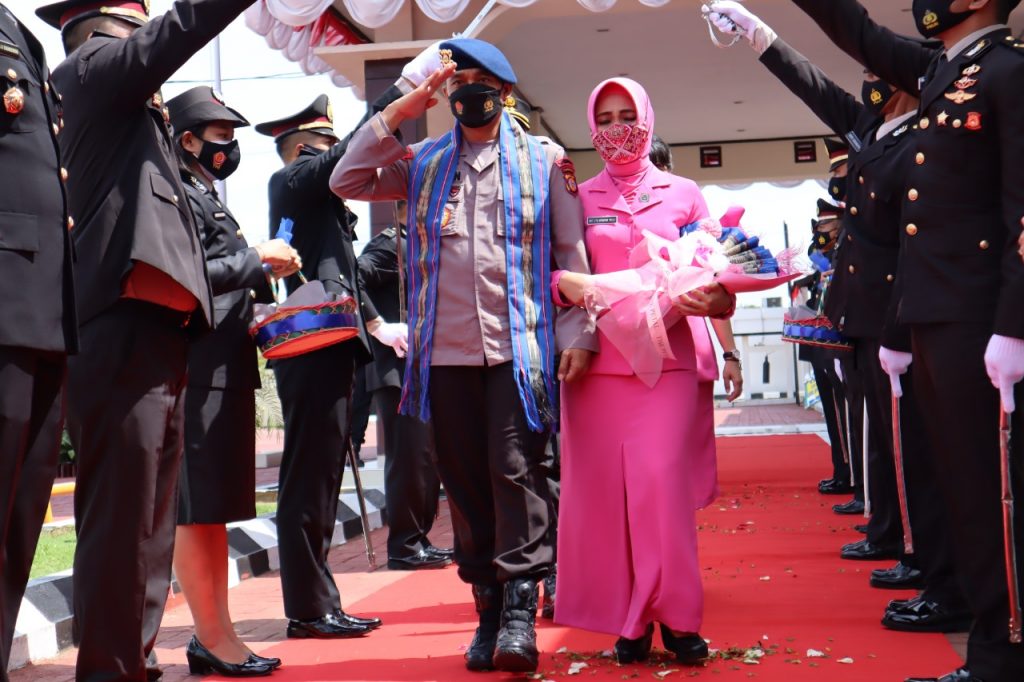 Upacara Welcome And Farewell Parade Iringi Pisah Sambut Kapolres Kutai Barat 5 6