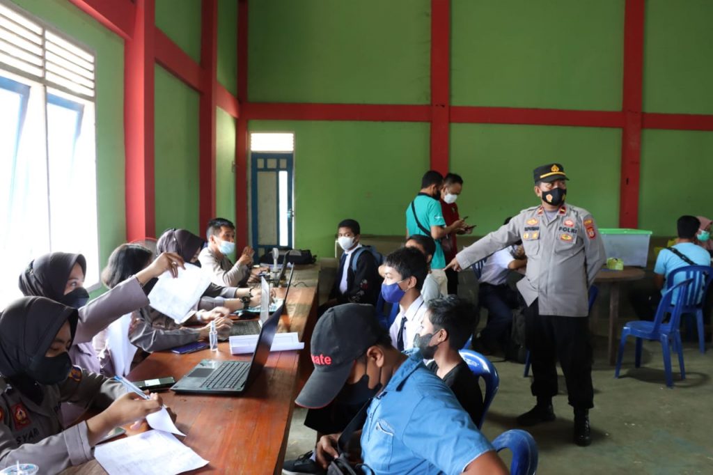 Polres Paser Gelar Road Show Gerai Vaksinasi Covid-19 Guna Dukung Percepatan Terwujudnya Kekebalan Komunal 6 3