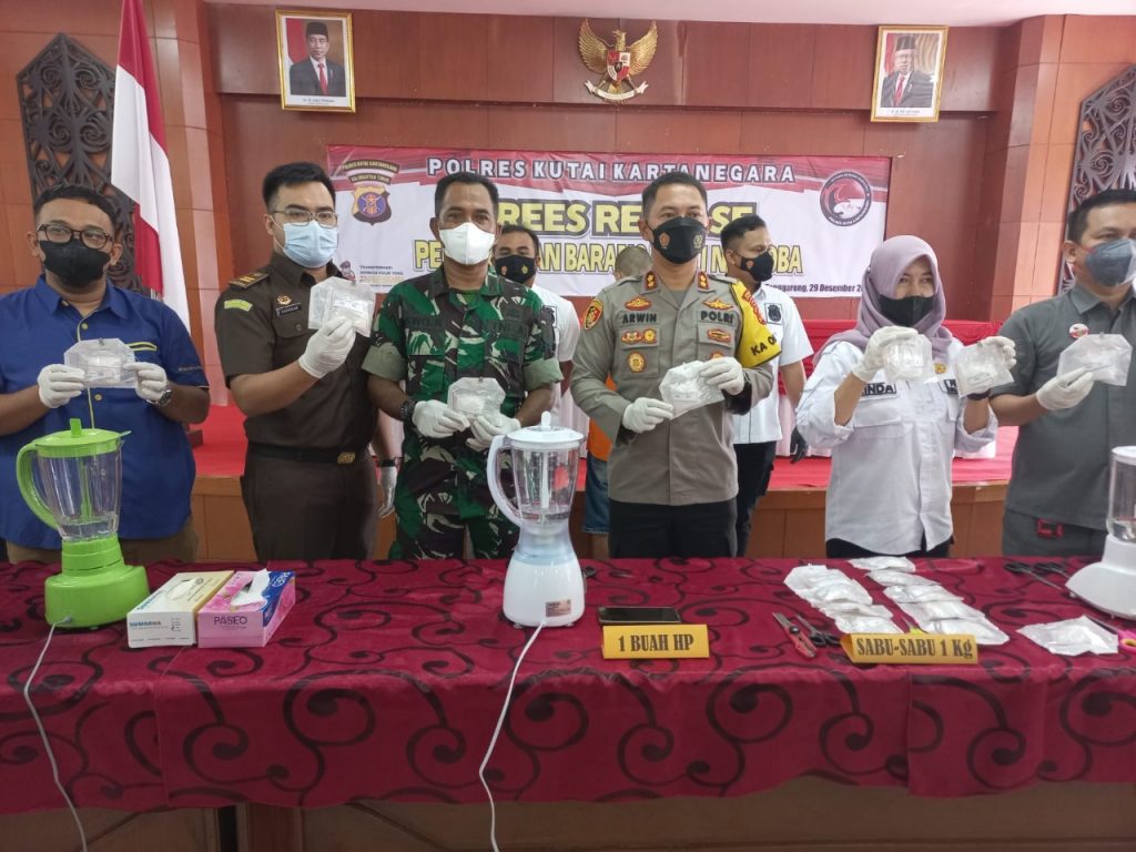 Polres Kukar Musnahkan 1,03 Kg Sabu-Sabu Jelang Pergantian Tahun 7 8