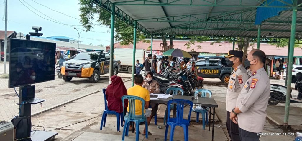 Tinjau Gerai Vaksin Presisi di Pasar Senaken Tanah Grogot, Kapolres Paser Ikuti Zoom Metting Dengan Irwasum 9 12