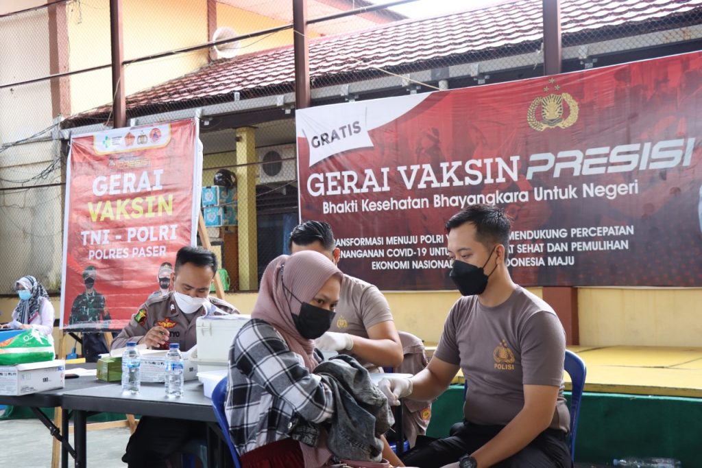 Polres Paser Kembali Gelar Gerai Vaksin Presisi Guna Wujudkan Herd Immunity WhatsApp Image 2021 12 08 at 00.23.05