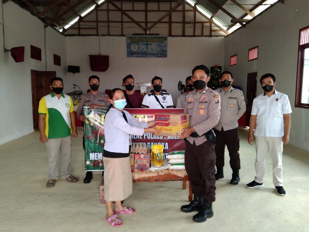 Sambut Perayaan Natal Tahun 2021, Polres Paser Gelar Bakti Sosial Kepada Warga Yang Terdampak Covid-19 WhatsApp Image 2021 12 08 at 21.52.55