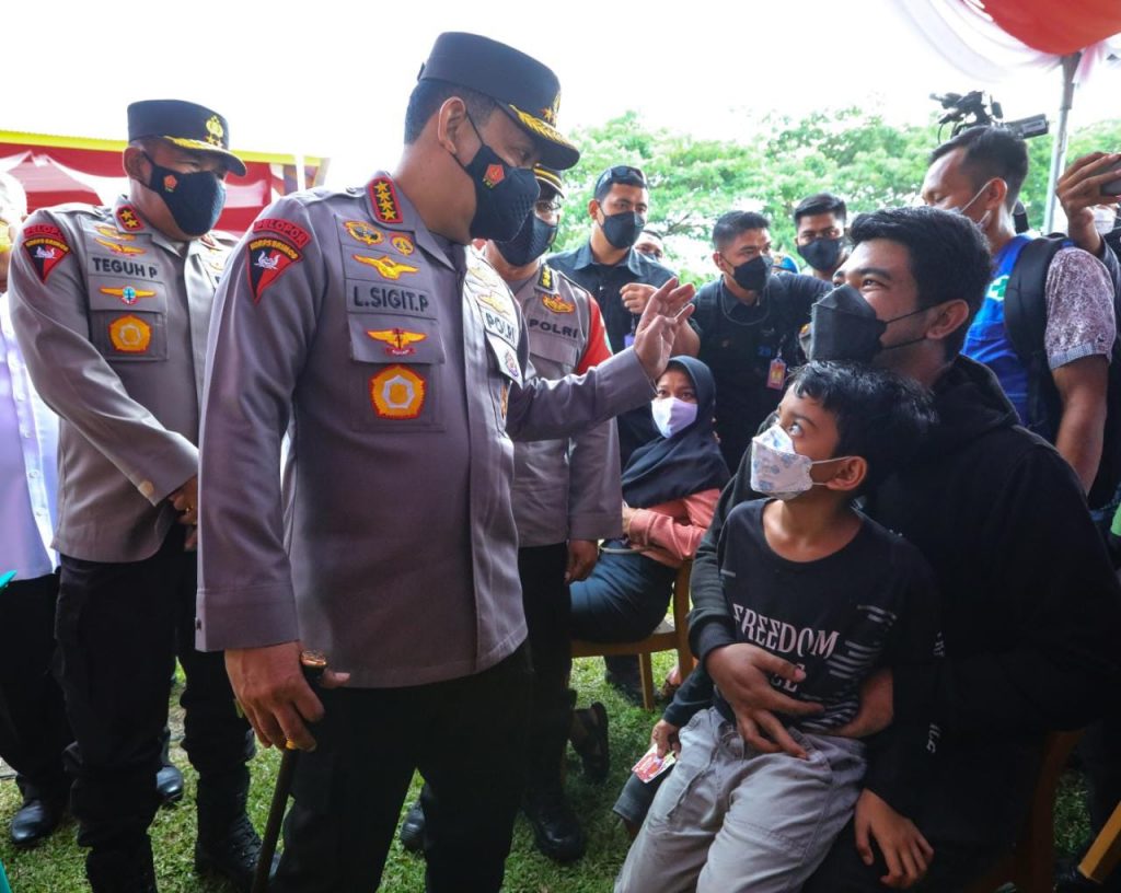 Gelar Akselerasi Vaksinasi serentak se-Indonesia, Kapolri Optimis Target 70 Persen Terwujud WhatsApp Image 2021 12 15 at 19.25.00