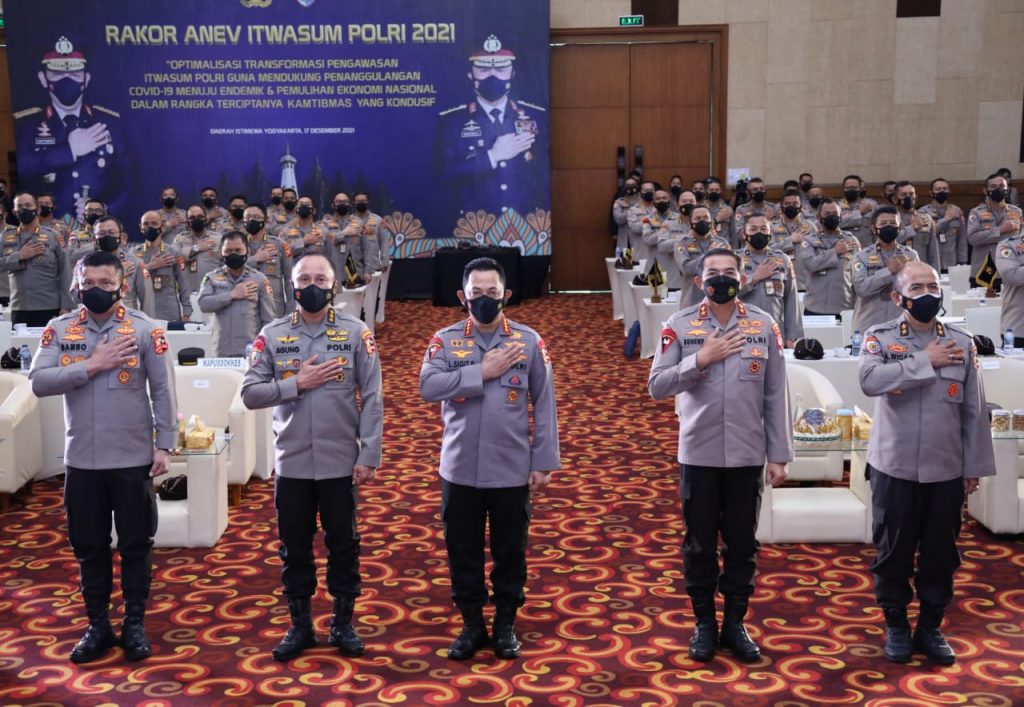 Kapolri Tekankan Itwasum Polri Harus Jadi Wasit Tegas yang Tak Ragu Keluarkan Kartu Merah WhatsApp Image 2021 12 17 at 19.39.20 1