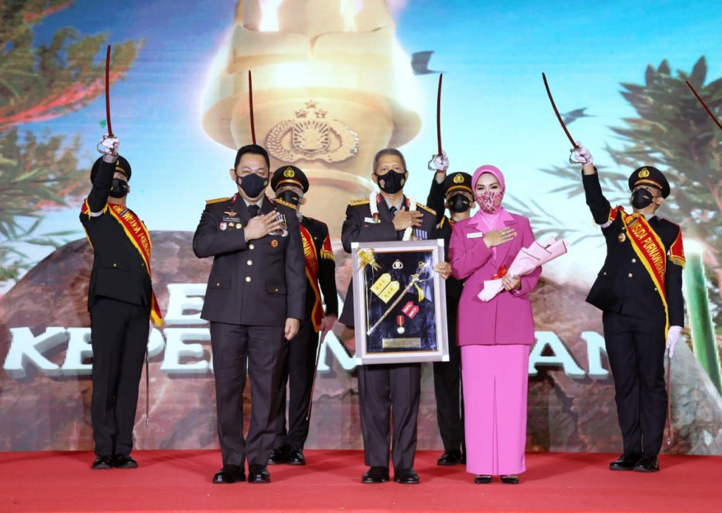 Dihadapan Wisudawan Pati, Kapolri Bertekad Wujudkan Polri yang Makin Dicintai Masyarakat WhatsApp Image 2021 12 21 at 19.27.37