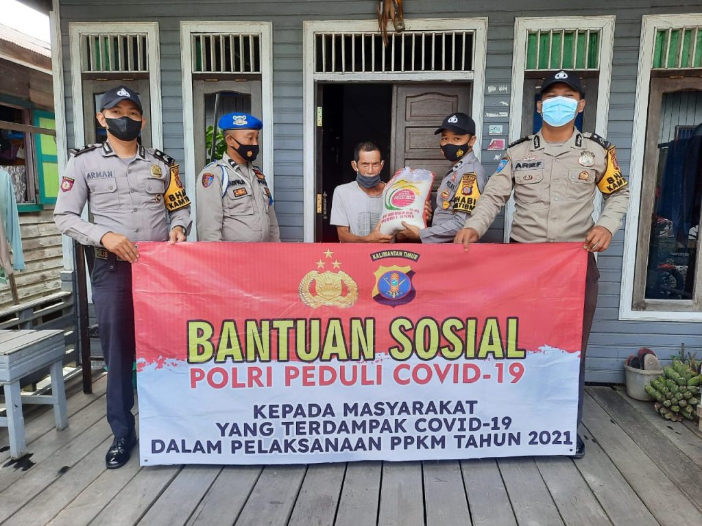 Polsek Penyinggahan Salurkan Bantuan Sembako Serta Pembagian Masker Kepada Warga Terdampak Covid-19 WhatsApp Image 2021 12 28 at 11.16.14