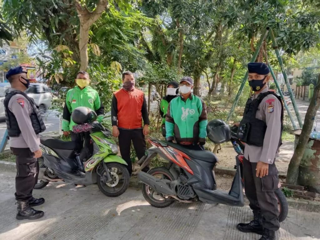 Laksanakan Patroli Dialogis, Brimob Kaltim Sampaikan Himbauan Kamtibmas dan Prokes 1 11