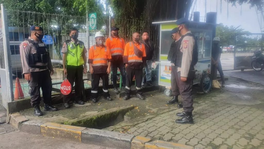 Patroli Brimob Kaltim Sambang Warga Untuk Sosialisasi 5M Cegah Covid 19 1 13