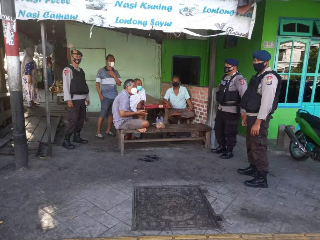 Batalyon A Pelopor Brimob Kaltim Gelar Patroli dan Ingatkan Masyarakat Disiplin Prokes 1 14