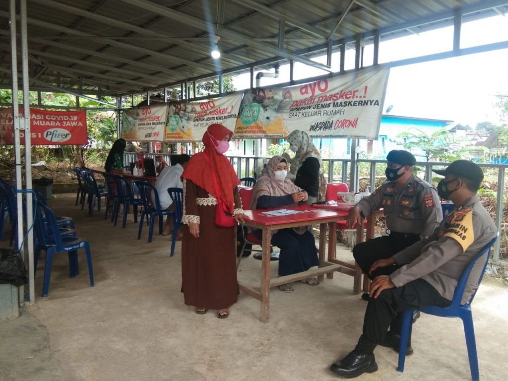 Polres Kukar Kembali Gelar Gerai Vaksin Presisi Untuk Masyarakat Guna Wujudkan Kekebalan Komunal 10 3