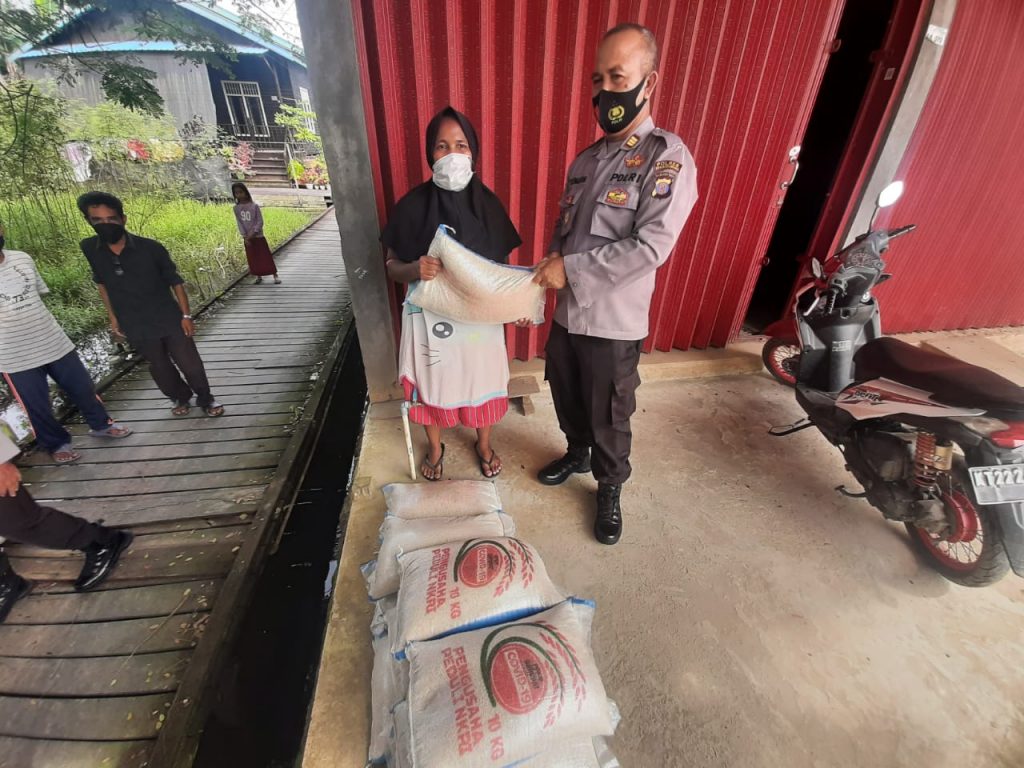 Peduli Ditengah Pandemi, Polres Kukar Salurkan Bantuan Sosial Terhadap Masyarakat 11 2