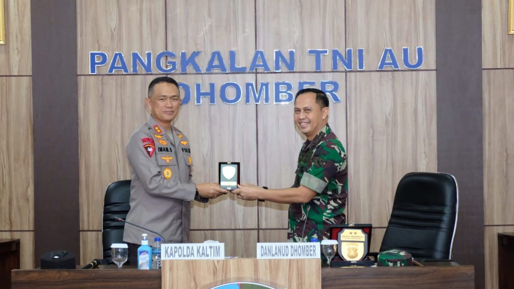 Perkuat Sinergitas dan Soliditas TNI-Polri, Kapolda Kaltim Kunjungi Lanud Dhomber 15 3