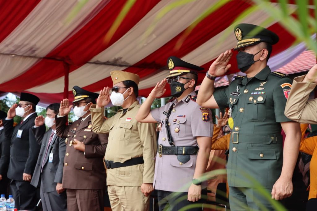 Wakapolres Kukar Hadiri Upacara Parade Peringatan Ke–75 Peristiwa Merah Putih Sangasanga 2 12
