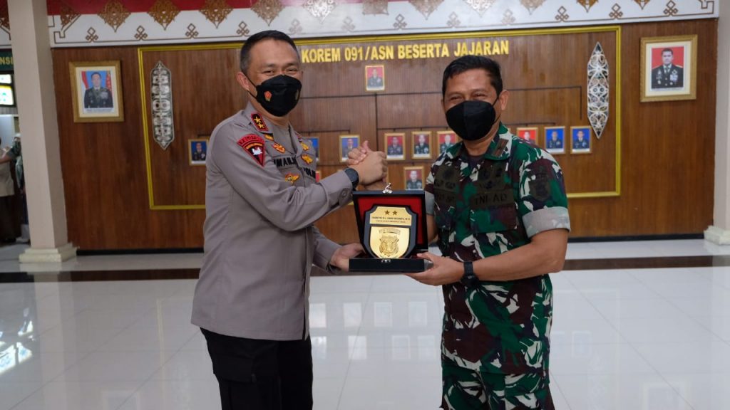 Kunjungi Korem 091/ASN, Kapolda Kaltim Ajak Perkuat Soliditas TNI-Polri 22 2