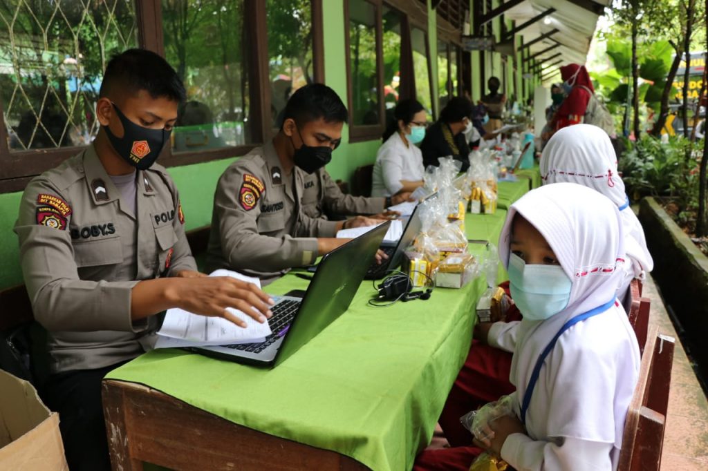 Wujudkan Percepatan Herd Immunity, Polda Kaltim Gelar Vaksinasi Covid-19 Untuk Anak SD di Balikpapan 23 1