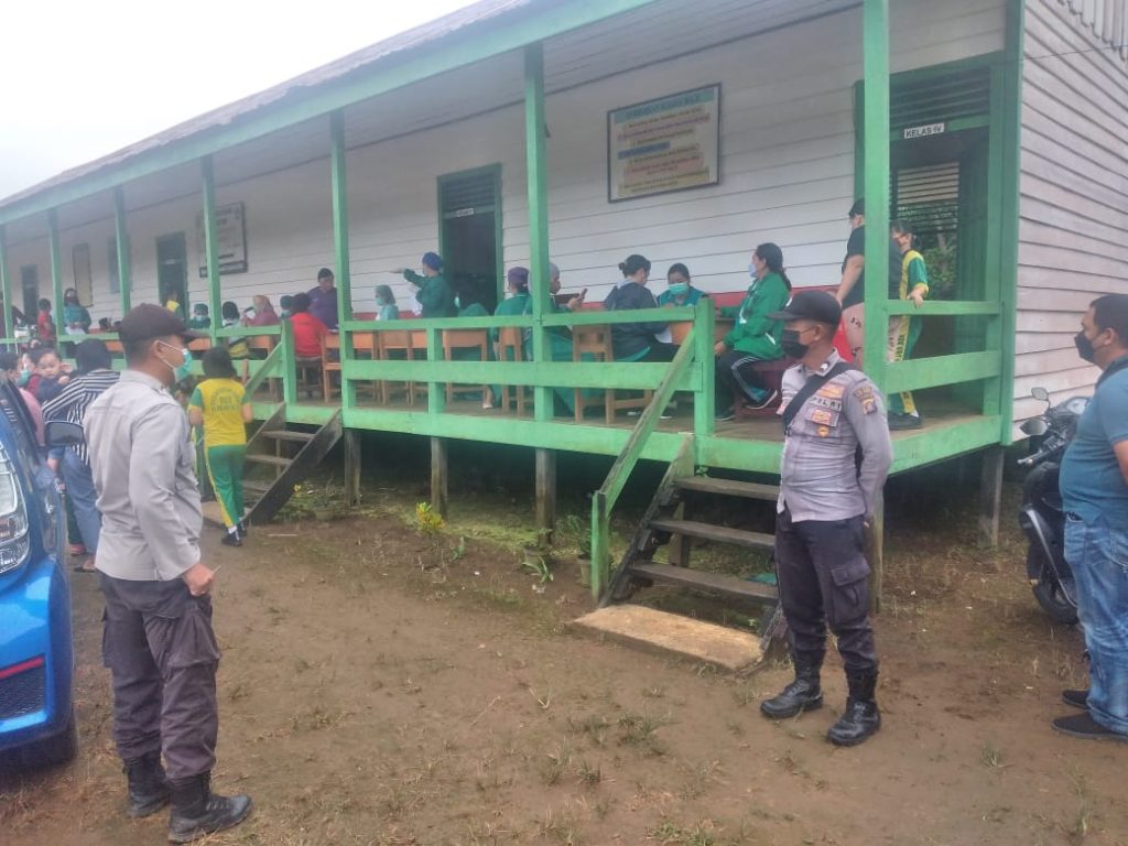 Polsek Melak Amankan Vaksinasi Covid-19 Untuk Anak Usia 6-11 Tahun di SDN 003 Sekolaq Joleq 3 11