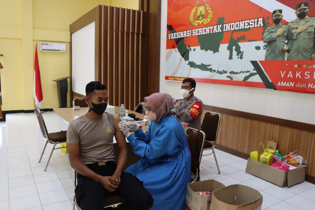 Polres Berau Gelar Vaksin Booster dengan Sasaran Personel Polri dan Bhayangkari 3 9