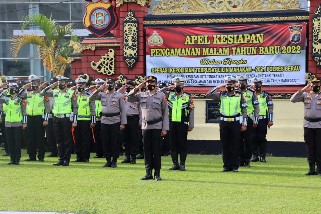 Puncak Operasi Lilin Mahakam 2021, Polres Berau Gelar Apel Kesiapan Pengamanan Malam Tahun Baru 2022 WhatsApp Image 2021 12 31 at 17.45.22