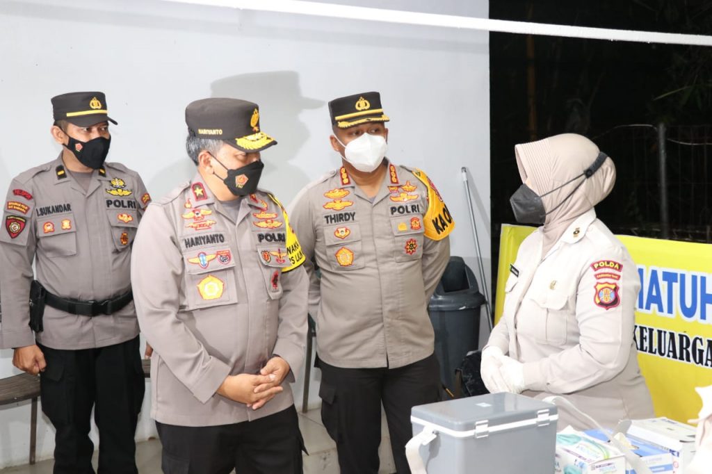 Jaga Kondusifitas, Wakapolda Kaltim Pimpin Patroli Malam Pergantian Tahun Baru 2022 WhatsApp Image 2022 01 01 at 00.20.01