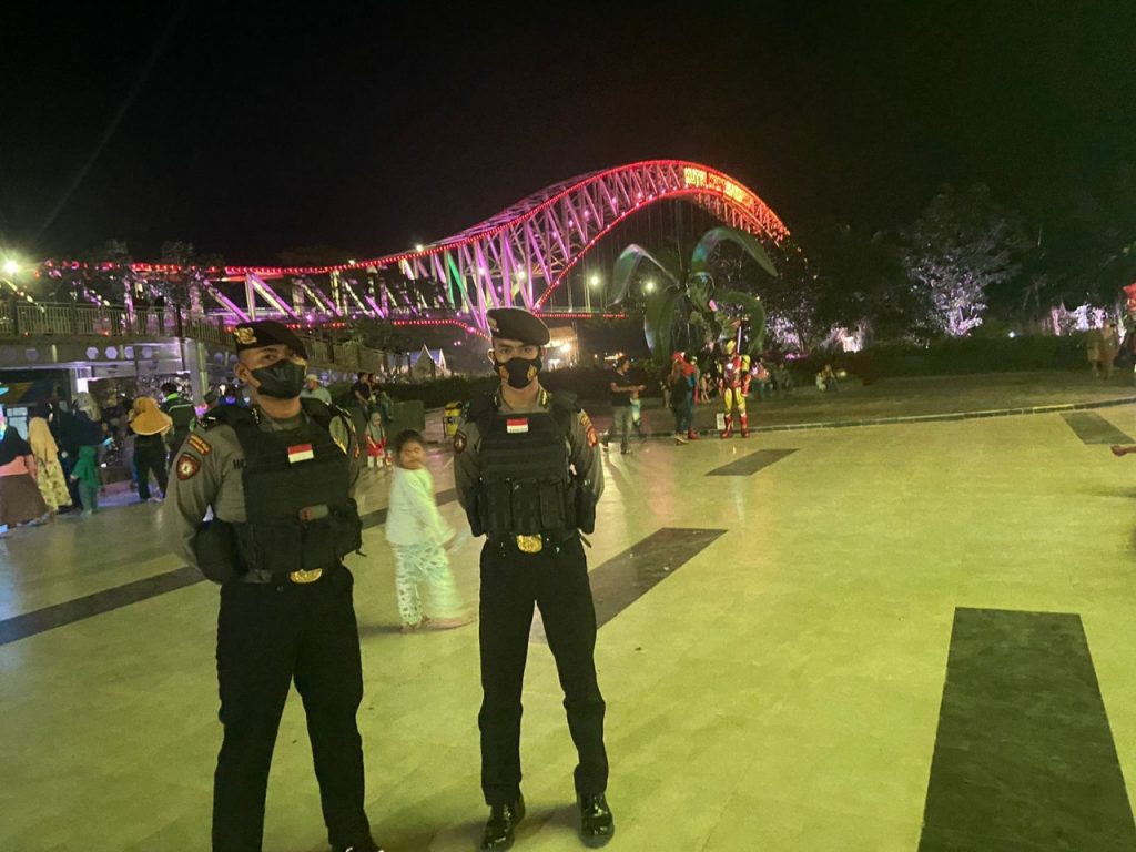 Tingkatkan Patroli Malam Hari, Sabhara Polres Kukar Himbau Prokes ke Warga WhatsApp Image 2022 01 08 at 07.26.25