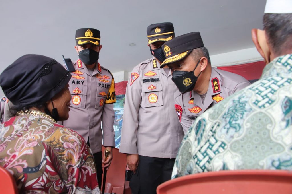 Kapolda Kaltim Tinjau Pelaksanaan Vaksinasi Bagi Lansia di Kota Samarinda WhatsApp Image 2022 01 10 at 14.22.33