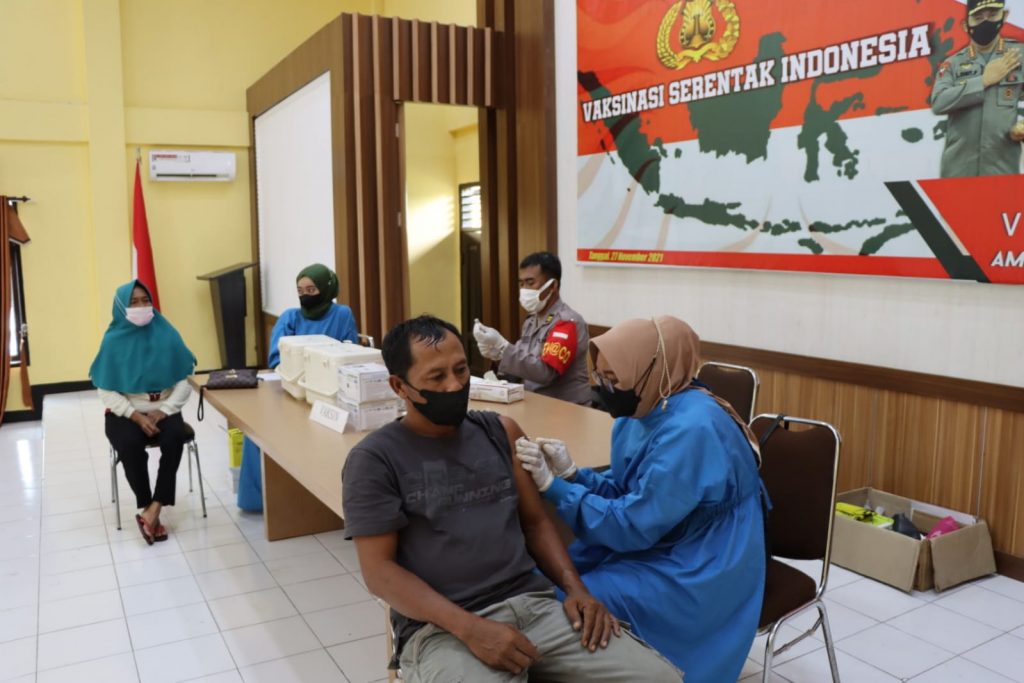 Polres Berau Kembali Gelar Gerai Vaksin Presisi WhatsApp Image 2022 01 12 at 15.00.23
