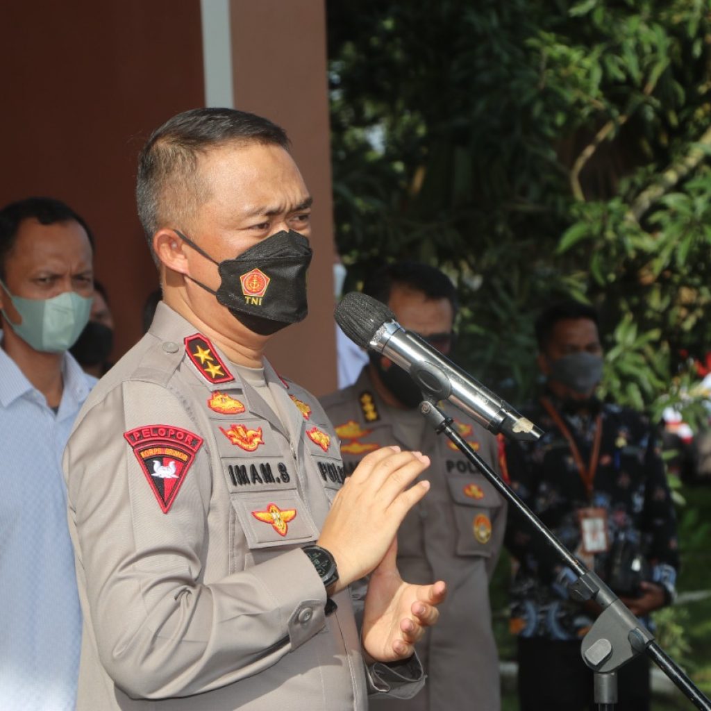 Upaya Percepatan Vaksinasi Bagi Anak Usia 6-11 Tahun, Kapolda Kaltim Lepas Tim Vaksinator ke Sejumlah Sekolah di Balikpapan WhatsApp Image 2022 01 13 at 13.39.29