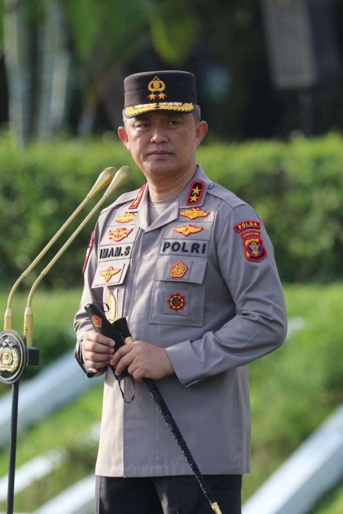 Pimpin Apel Pagi, Kapolda Kaltim Minta Personil Tingkatkan Kinerja Secara Maksimal WhatsApp Image 2022 01 17 at 08.53.34