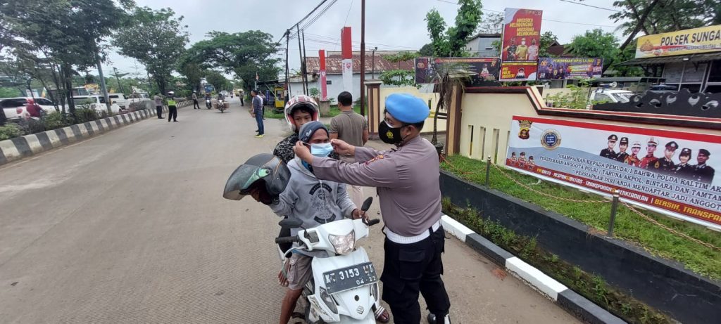 Antisipasi Lonjakan Omicron, Polsek Sungai Kunjang Tingkatkan Operasi Yustisi 1 6