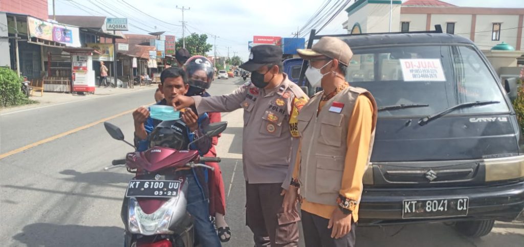 Gelar Operasi Yustisi, Tiga Pilar Samarinda Seberang Terus Bentengi Diri dan Ajak Masyarakat Disiplin Prokes 2 2