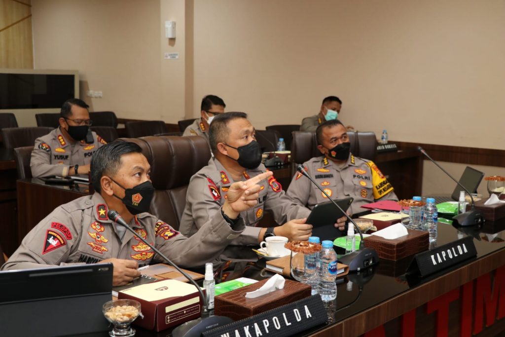 Bahas Perkembangan Covid-19, Kapolda Kaltim Ikuti Vicon Bersama Menteri Koordinator Bidang Perekonomian 28B6BAE7 3C35 4EE3 801A 3F6B5335668B