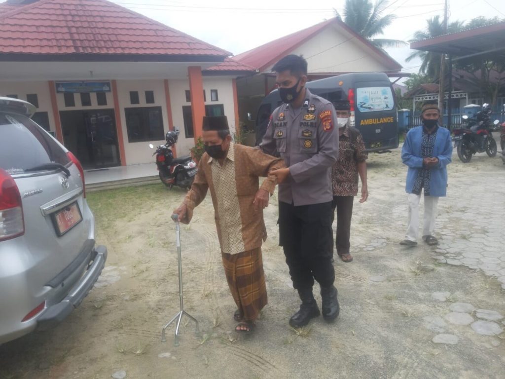 Kebut Vaksinasi, Polres PPU kerahkan Bhabinkamtibmas Antar Jemput Lansia 4 1