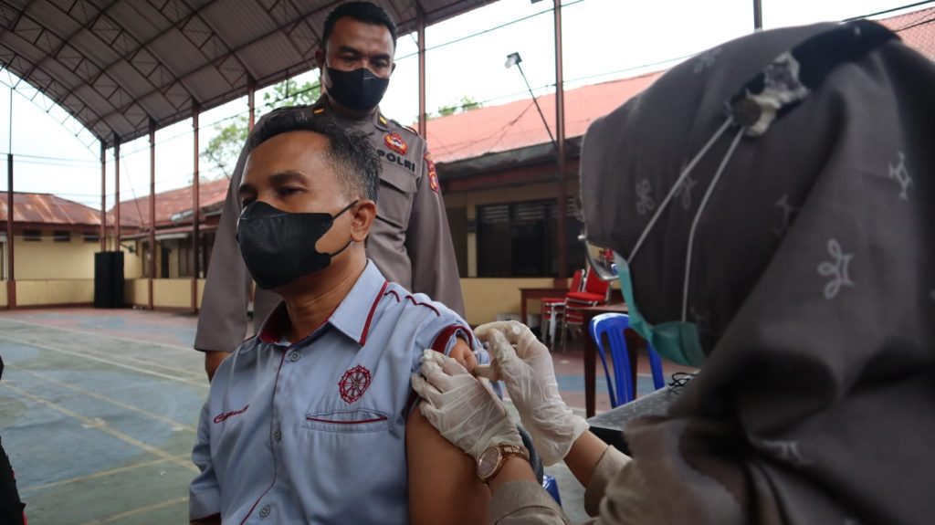 Dukung Percepatan Herd Immunity, Polres Paser Tidak Henti-hentinya Laksanakan Vaksinasi Covid-19 4 3