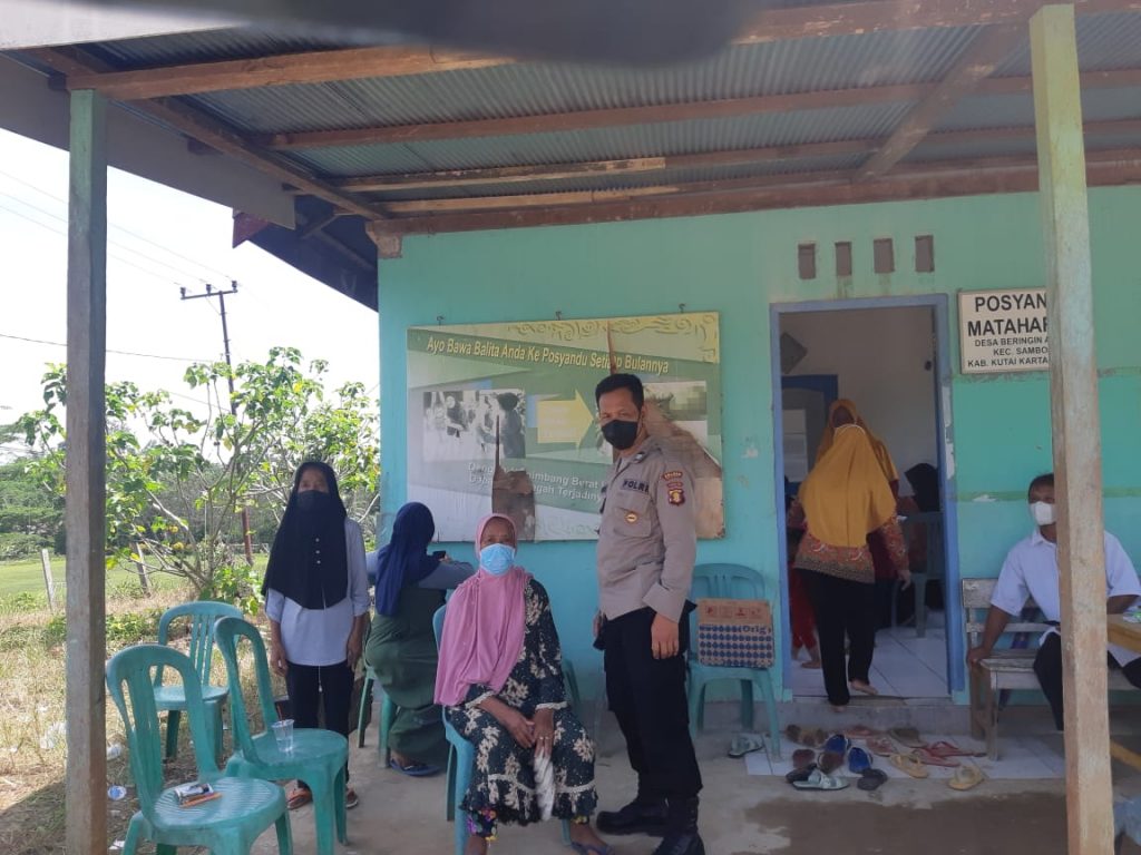 Wujudkan Kekebalan Komunal, Jajaran Polres Kukar Gelar Gerai Vaksinasi Covid-19 5 8
