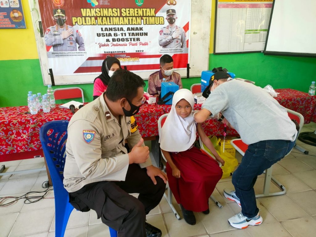 Wujudkan Kekebalan Komunal, Jajaran Polres Kukar Gelar Gerai Vaksin Presisi Untuk Masyarakat 6 6