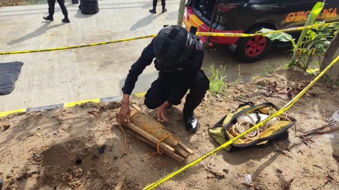 Brimob Kaltim Evakuasi Mortir Sisa Perang Dunia II di Telaga Sari Balikpapan 7