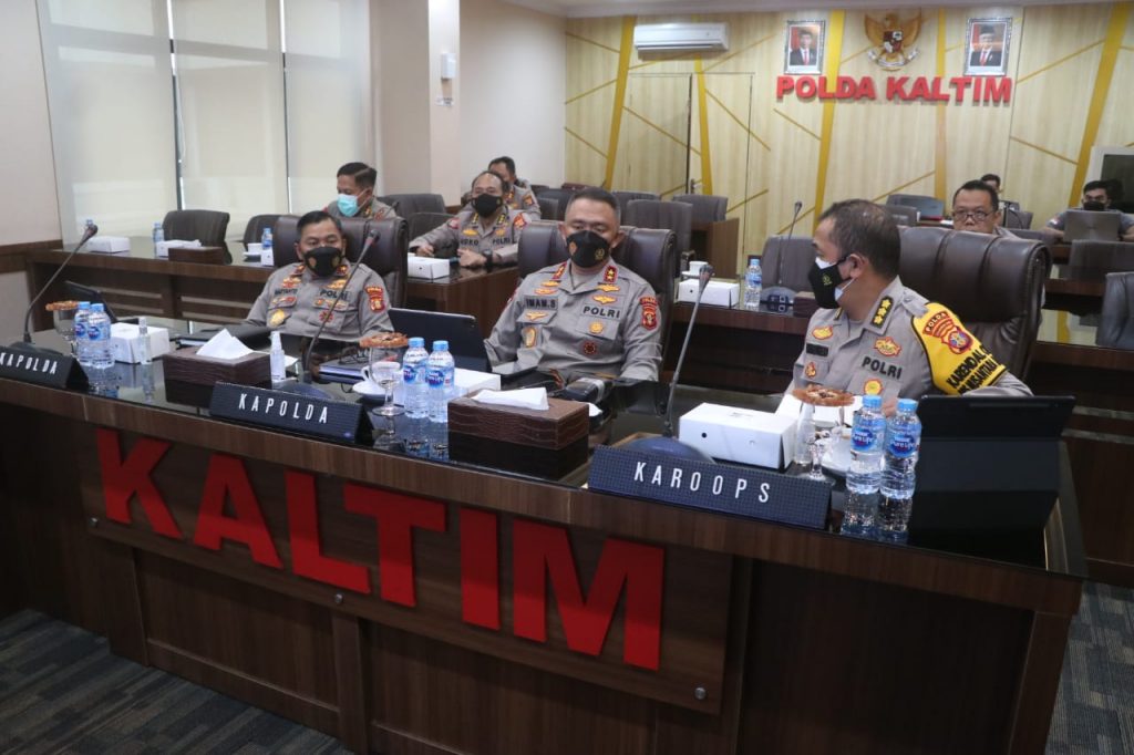 Bahas Perkembangan Covid-19, Kapolda Kaltim Ikuti Vicon Bersama Menteri Kesehatan 8 1