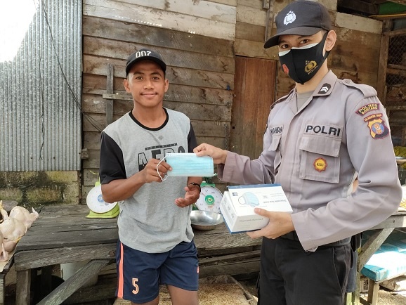Penertiban Protokol Kesehatan Terus di Gelar Personel Polsek Marang Kayu WhatsApp Image 2022 02 01 at 15.12.16