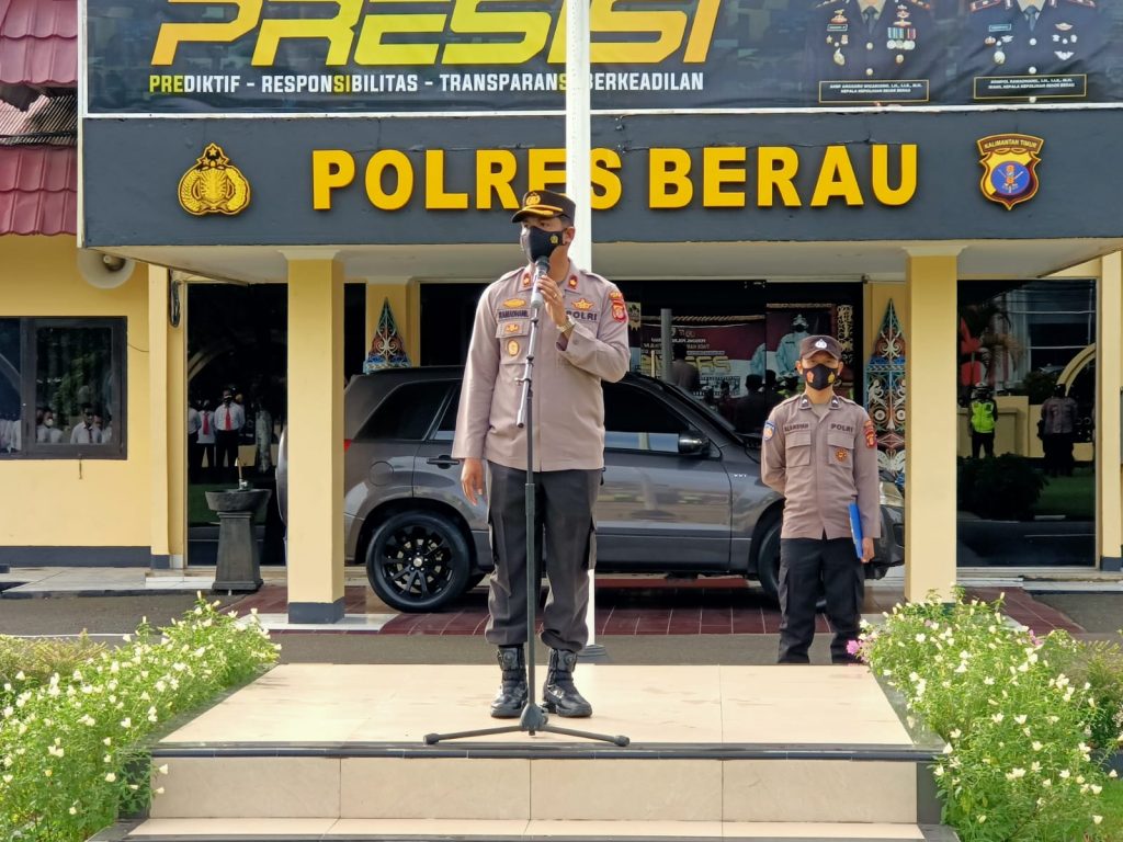 Pimpin Apel Pagi, Wakapolres Berau Ingatkan Anggota Supaya Tidak Melakukan Pelanggaran WhatsApp Image 2022 02 07 at 08.39.27