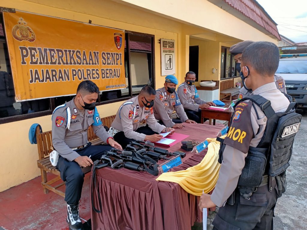 Antisipasi Penyalahgunaan, Propam Polres Berau Cek Senpi Dinas WhatsApp Image 2022 02 07 at 09.54.00