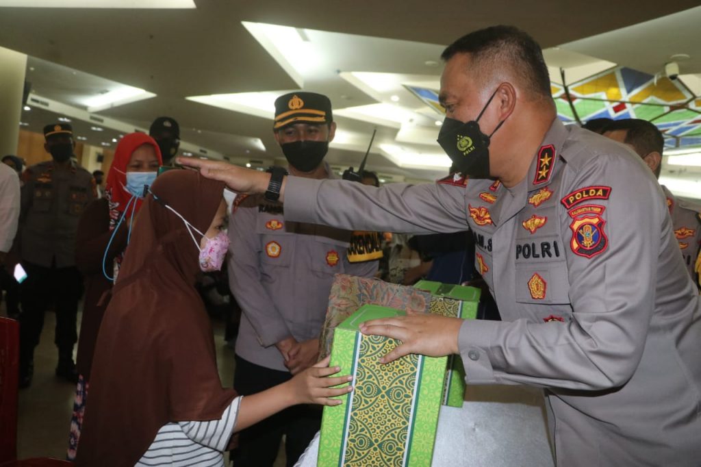 Tinjau Vaksinasi di Samarinda, Kapolda Kaltim Apresiasi Antusiasme Masyarakat WhatsApp Image 2022 02 07 at 14.05.52