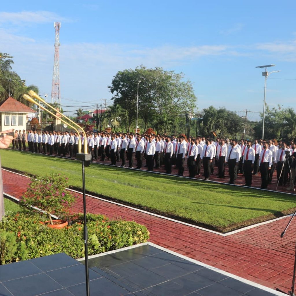 Pimpin Apel Pagi, Kapolda Kaltim Ingatkan Personil Siap Siaga Jelang Pembangunan IKN 2 WhatsApp Image 2022 02 14 at 08.41.04