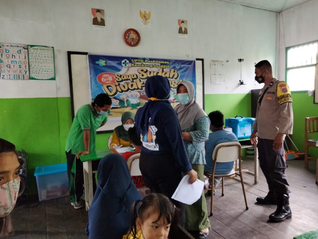 Polsek Kembang Janggut Gandeng Puskesmas Gelar Vaksinasi Covid-19 WhatsApp Image 2022 02 14 at 11.39.14