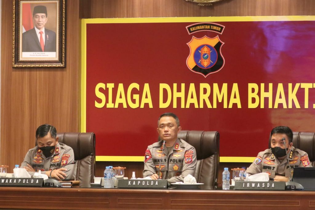 Kapolda Kaltim Ikuti Anev Kamtibmas dan Vaksinasi Secara Virtual Dengan Kapolri WhatsApp Image 2022 02 15 at 13.54.19